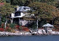 Shore Oaks Seaside Inn is dressed in the vibrant colors of fall.